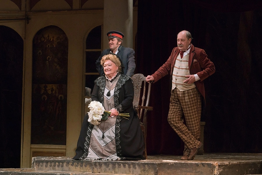 Комедия «Волки и овцы» в Малом театре: вечное противостояние добра и зла на сцене